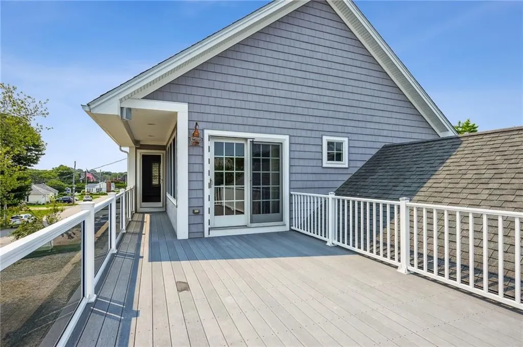 18 Anawan Avenue Narragansett RI 02882