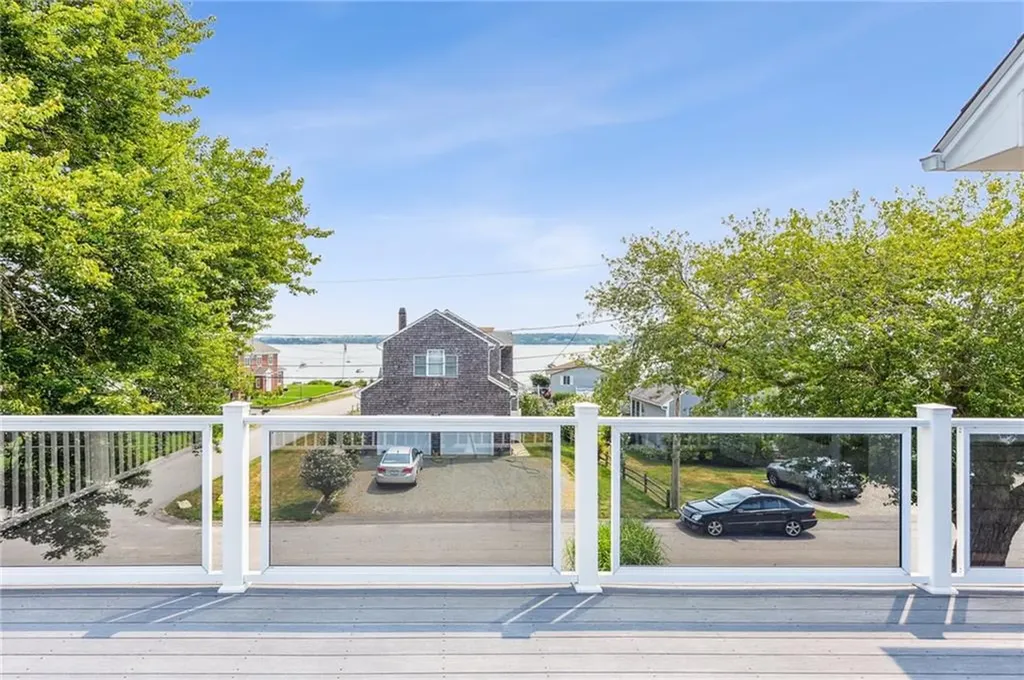 18 Anawan Avenue Narragansett RI 02882