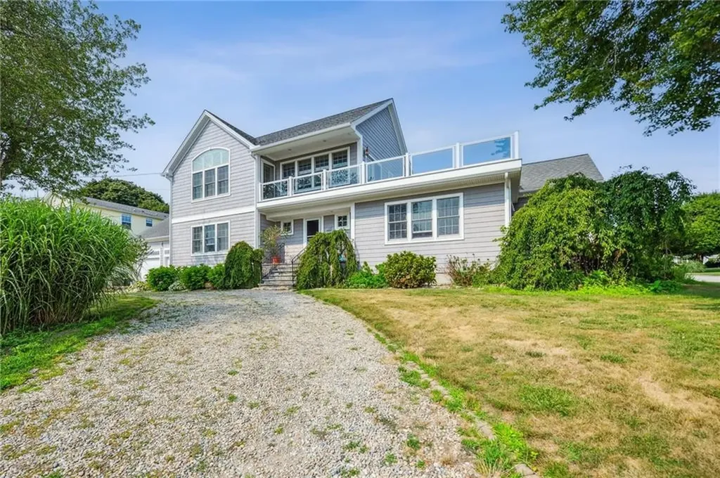 18 Anawan Avenue Narragansett RI 02882
