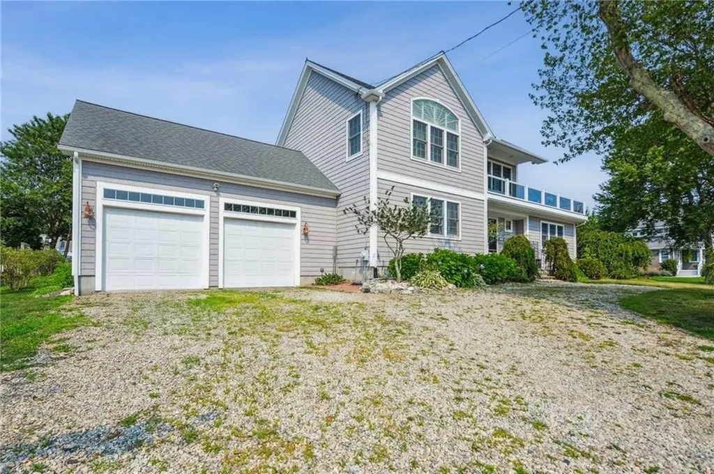 18 Anawan Avenue Narragansett RI 02882