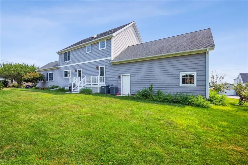 18 Anawan Avenue Narragansett RI 02882