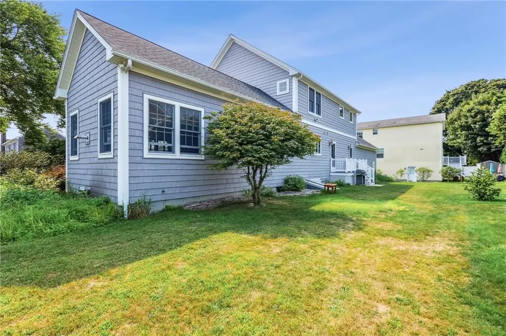 18 Anawan Avenue Narragansett RI 02882
