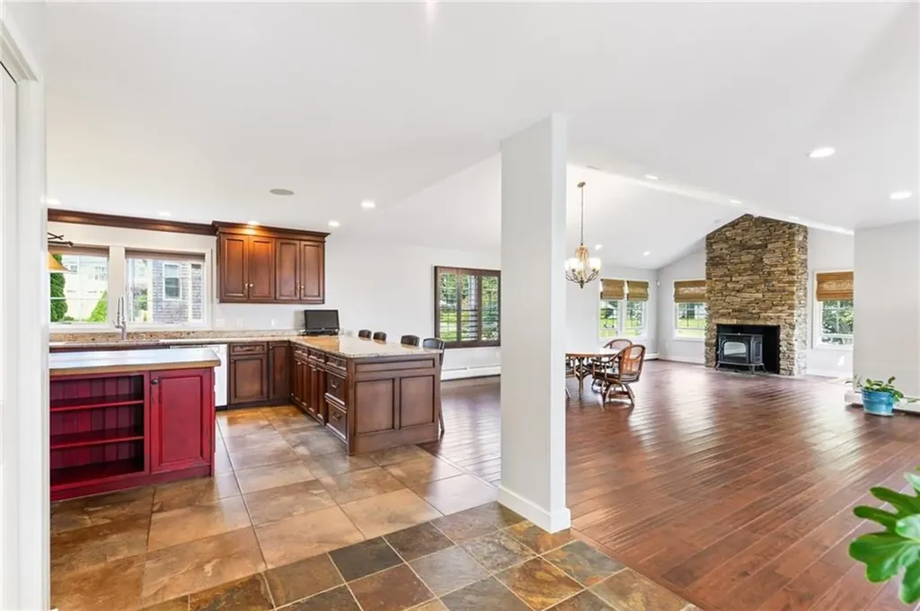 18 Anawan Avenue Narragansett RI 02882