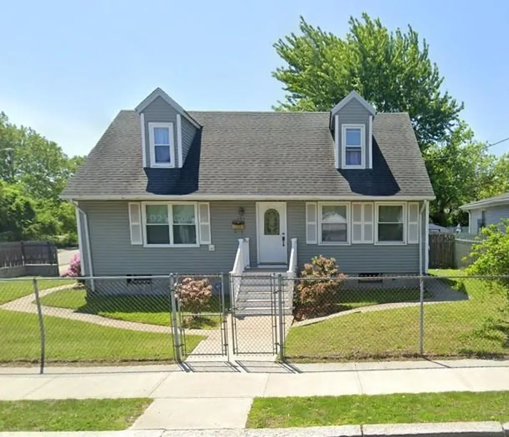 221 Prairie Aka 104 Robinson Street Avenue Providence RI 02905