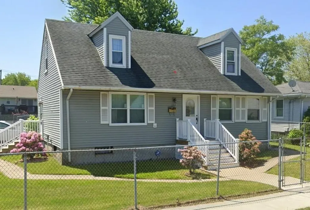 221 Prairie Aka 104 Robinson Street Avenue Providence RI 02905