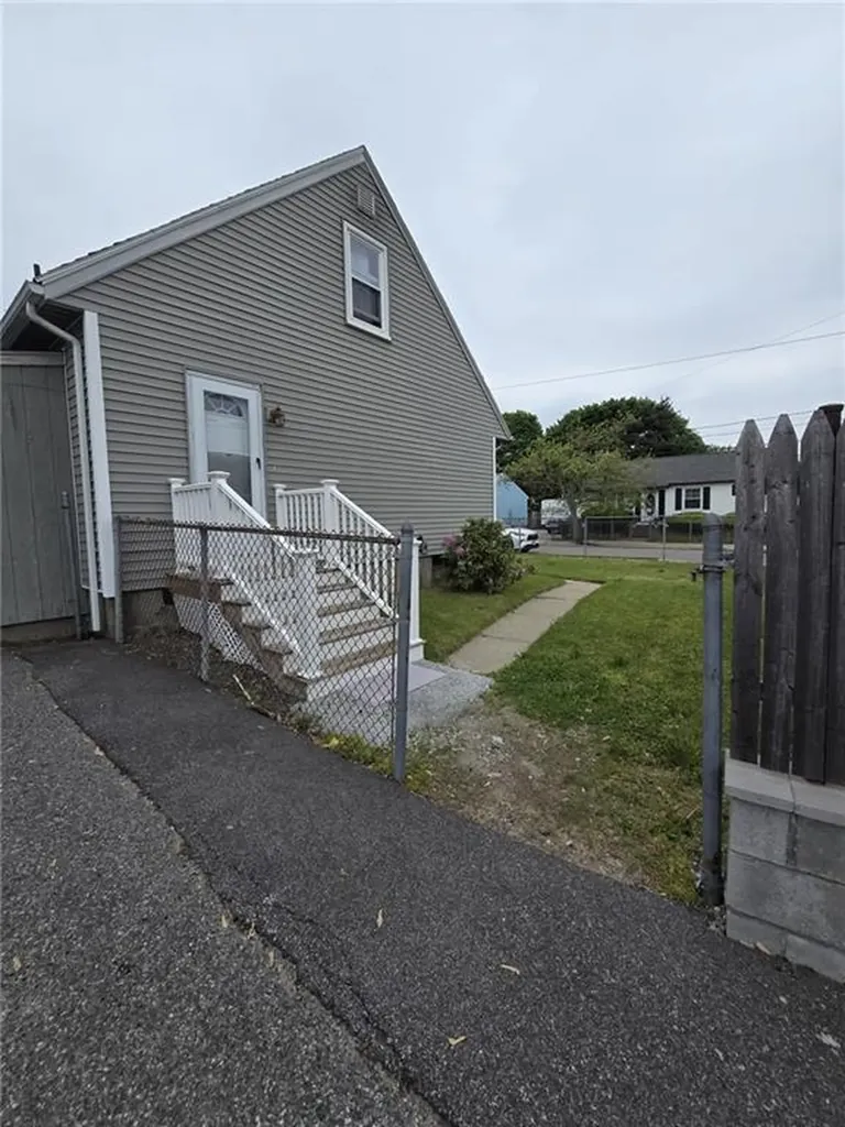 221 Prairie Aka 104 Robinson Street Avenue Providence RI 02905
