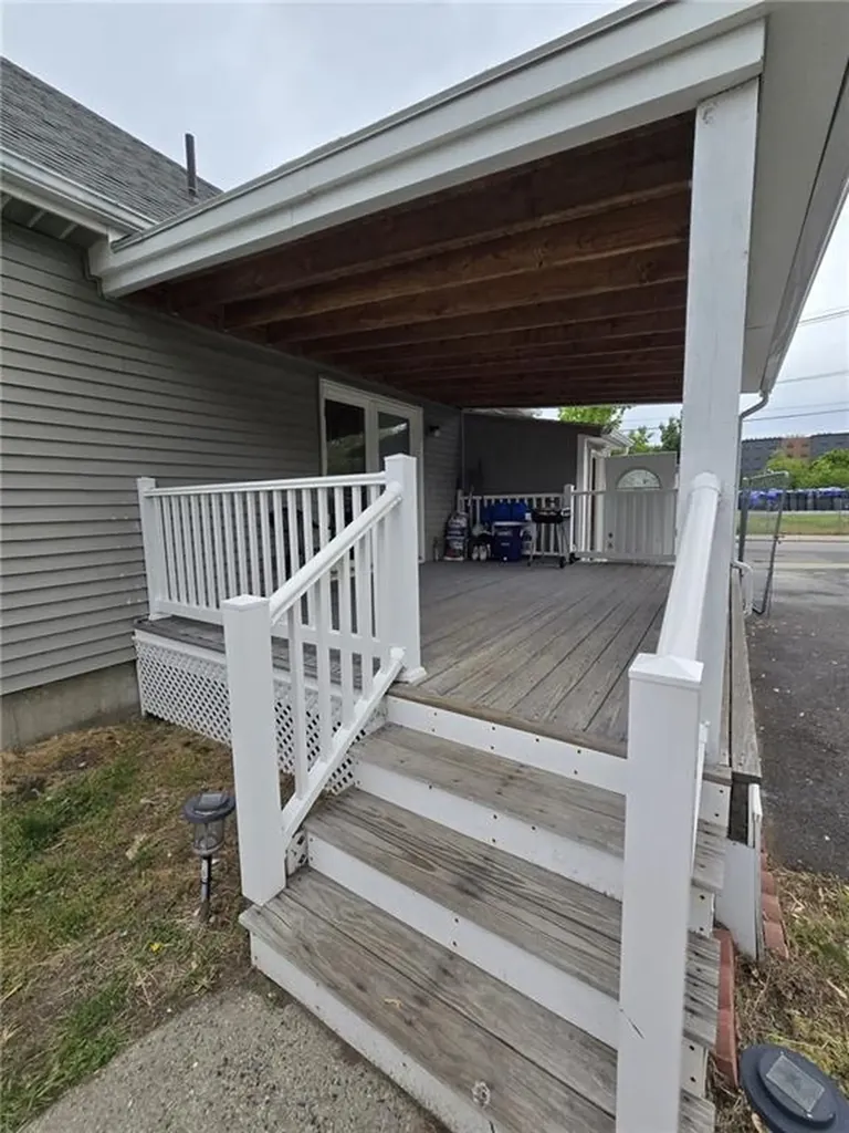 221 Prairie Aka 104 Robinson Street Avenue Providence RI 02905