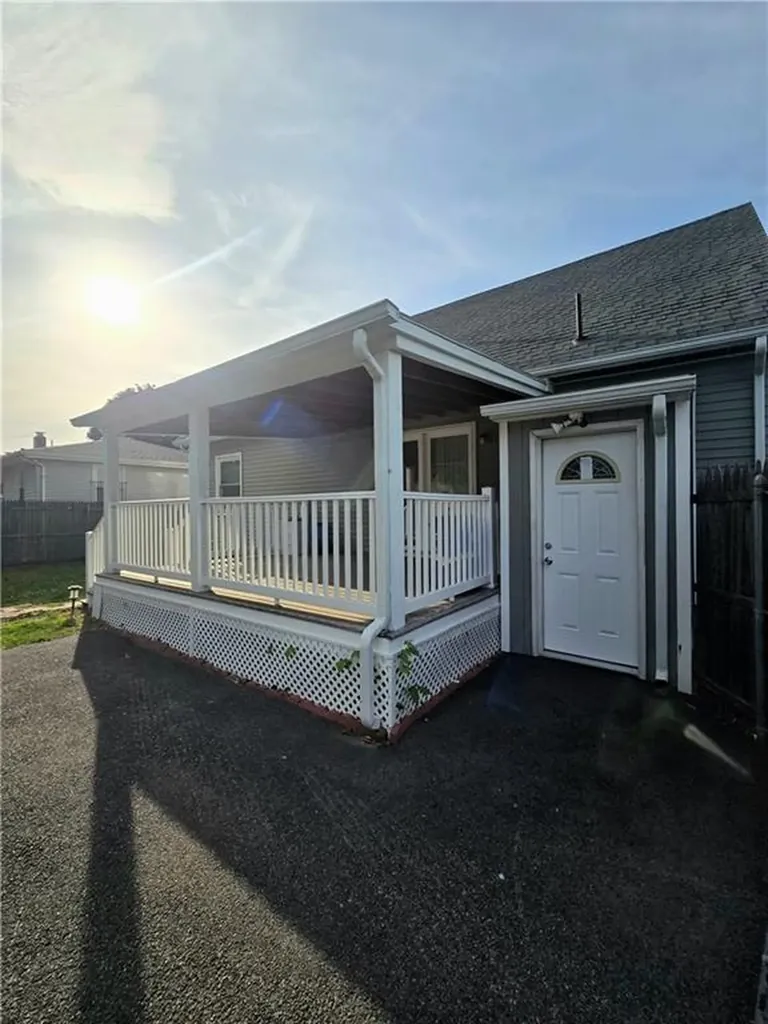 221 Prairie Aka 104 Robinson Street Avenue Providence RI 02905