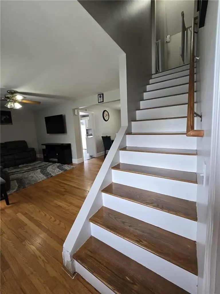 221 Prairie Aka 104 Robinson Street Avenue Providence RI 02905