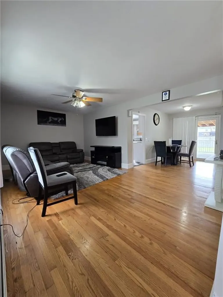 221 Prairie Aka 104 Robinson Street Avenue Providence RI 02905