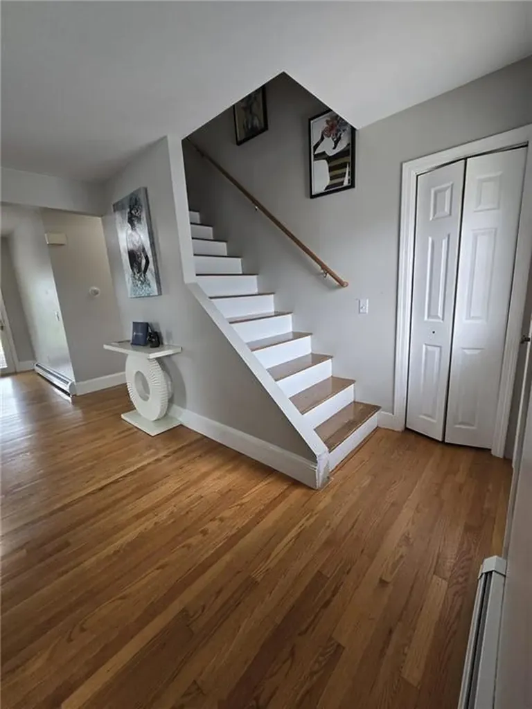 221 Prairie Aka 104 Robinson Street Avenue Providence RI 02905