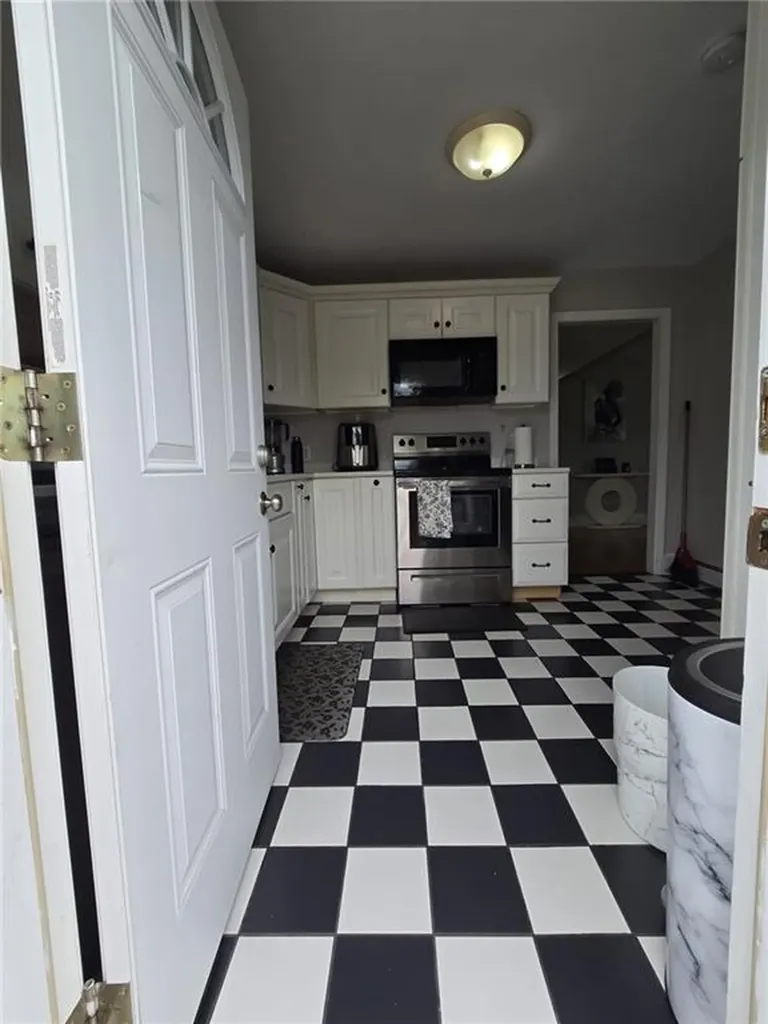 221 Prairie Aka 104 Robinson Street Avenue Providence RI 02905