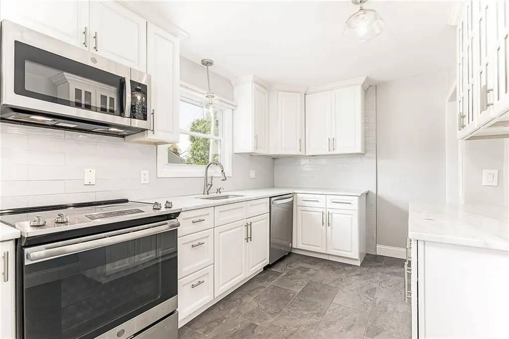 76 Crossland Road West Warwick RI 02893
