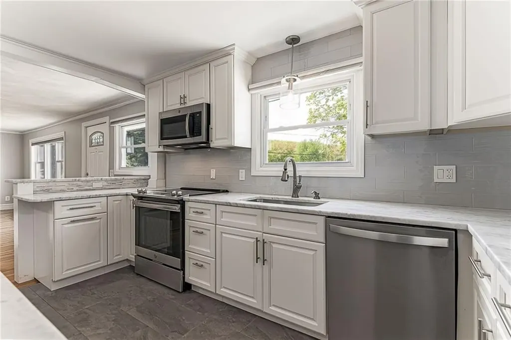 76 Crossland Road West Warwick RI 02893