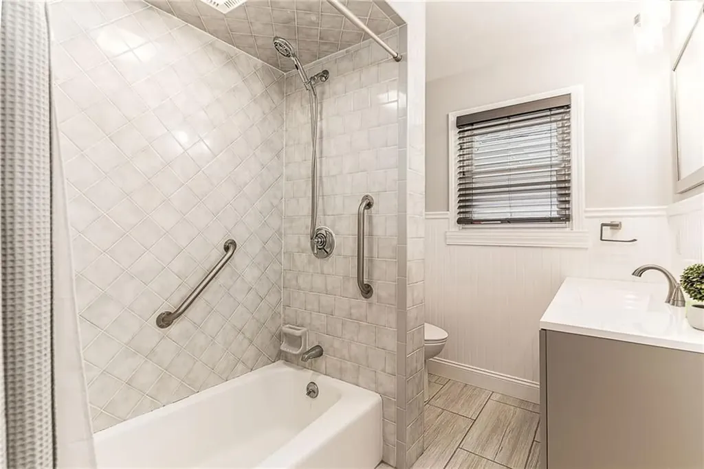 76 Crossland Road West Warwick RI 02893