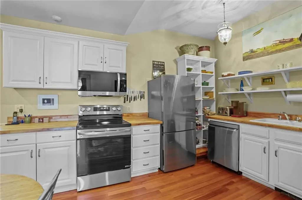 32 Catherine Street Newport RI 02840