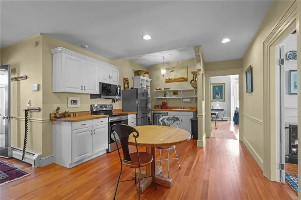 32 Catherine Street Newport RI 02840
