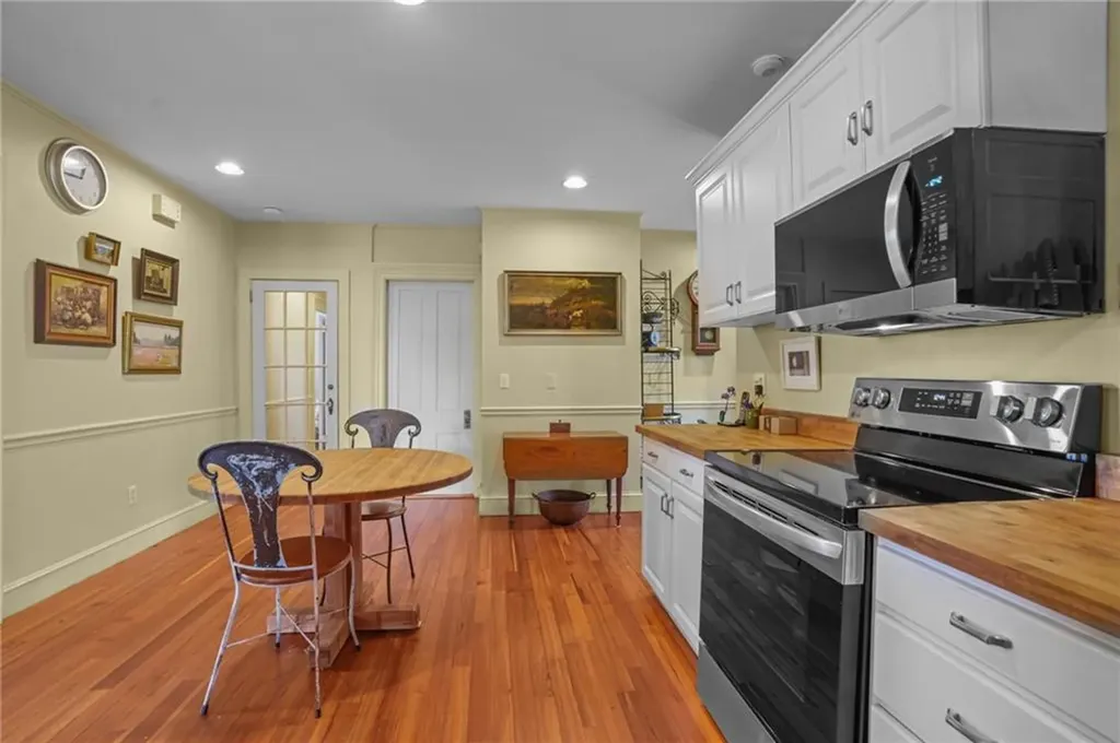 32 Catherine Street Newport RI 02840