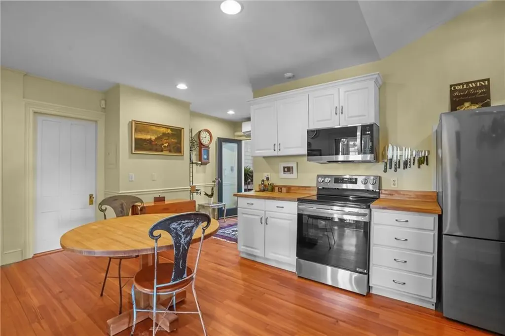 32 Catherine Street Newport RI 02840