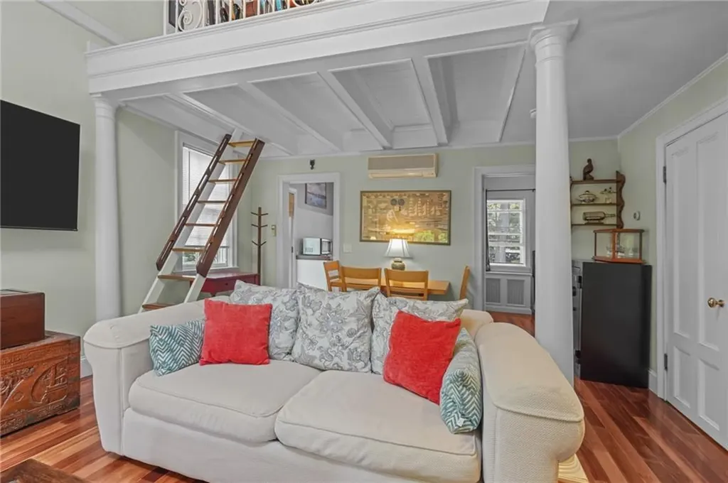 32 Catherine Street Newport RI 02840
