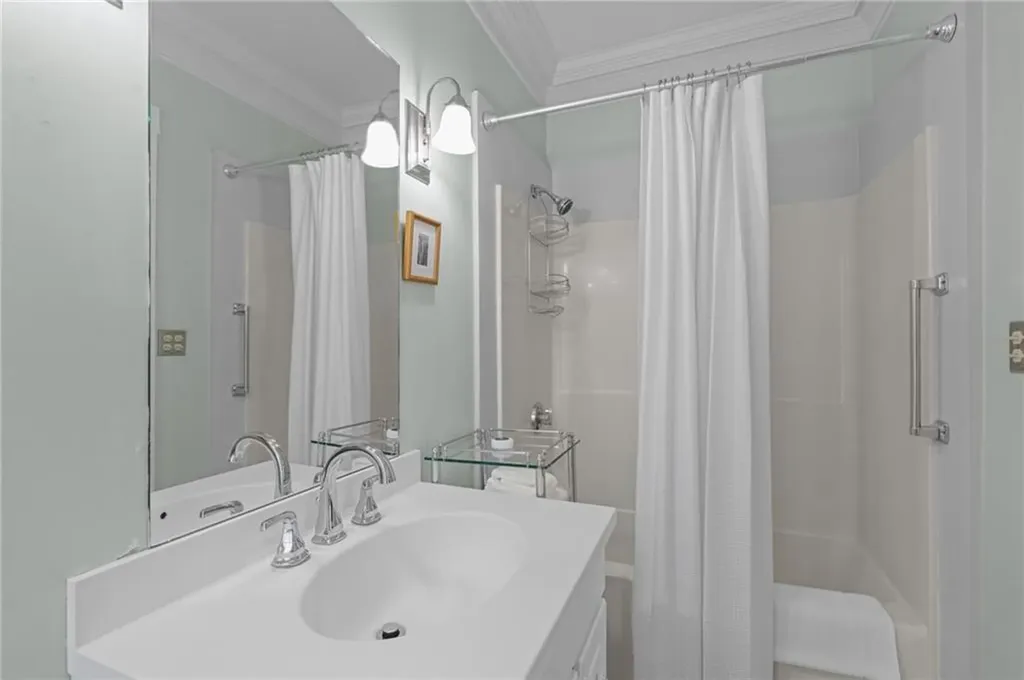 32 Catherine Street Newport RI 02840