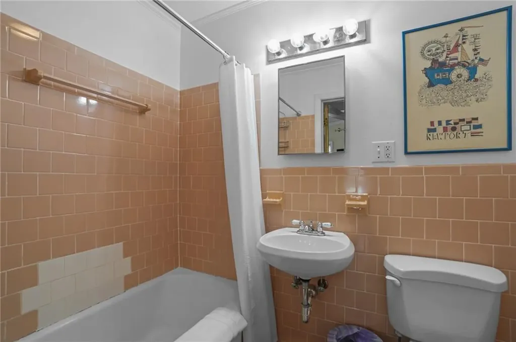 32 Catherine Street Newport RI 02840