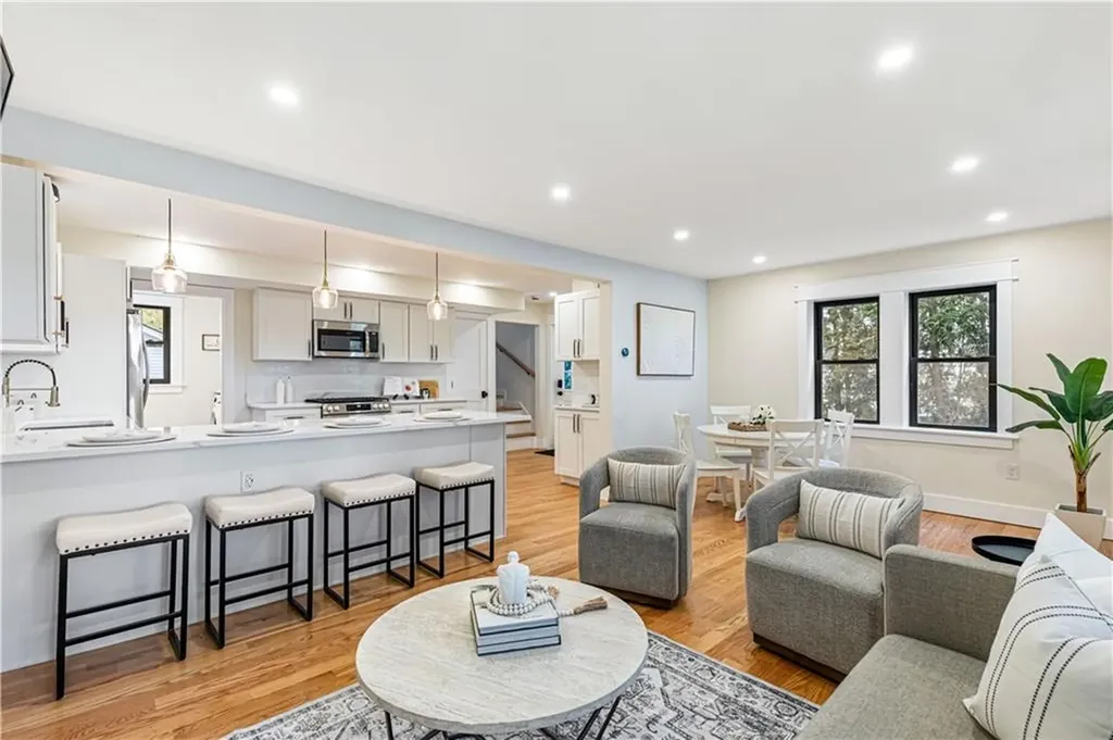 540 Middle Highway Barrington RI 02806