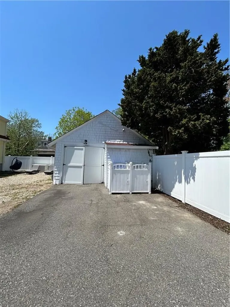 7 Verndale Circle Bristol RI 02809