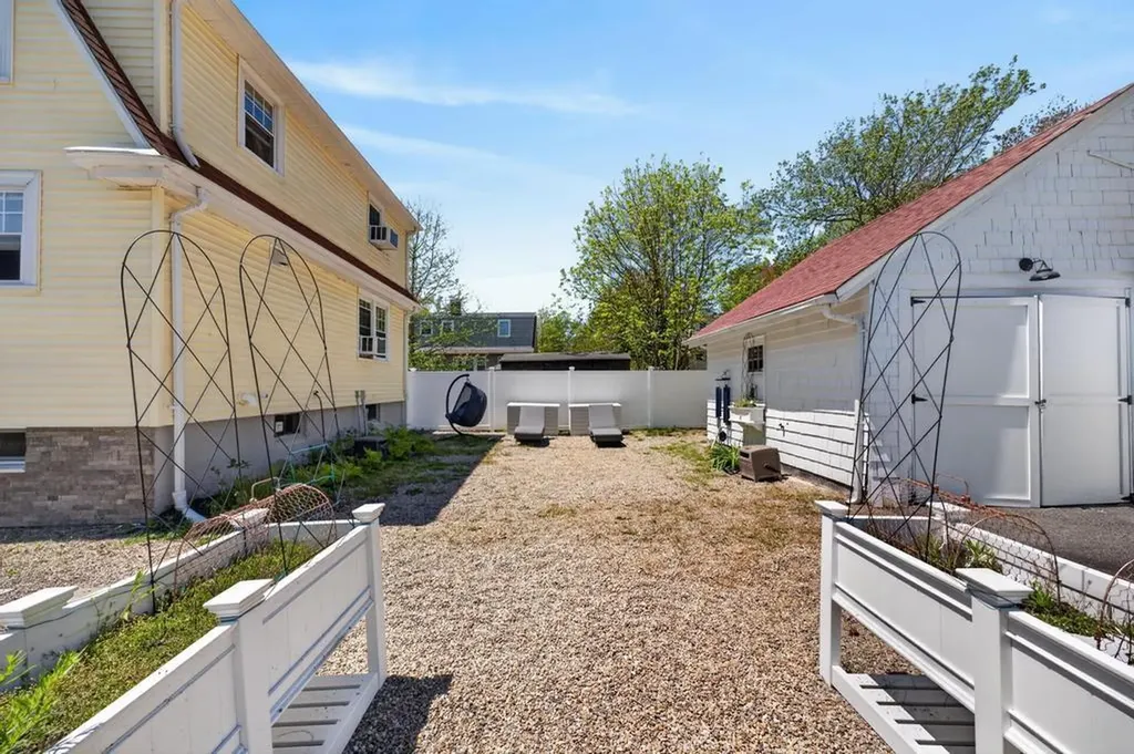 7 Verndale Circle Bristol RI 02809