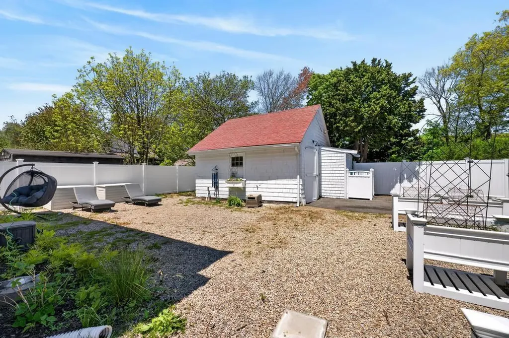 7 Verndale Circle Bristol RI 02809