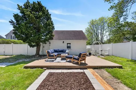 7 Verndale Circle Bristol RI 02809