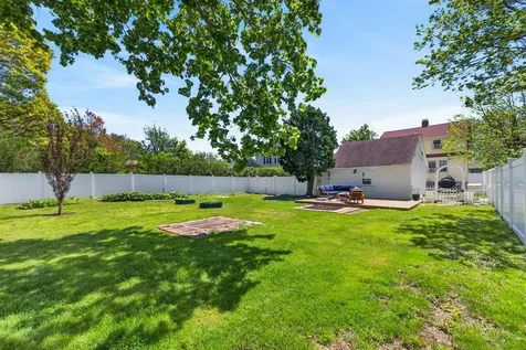 7 Verndale Circle Bristol RI 02809