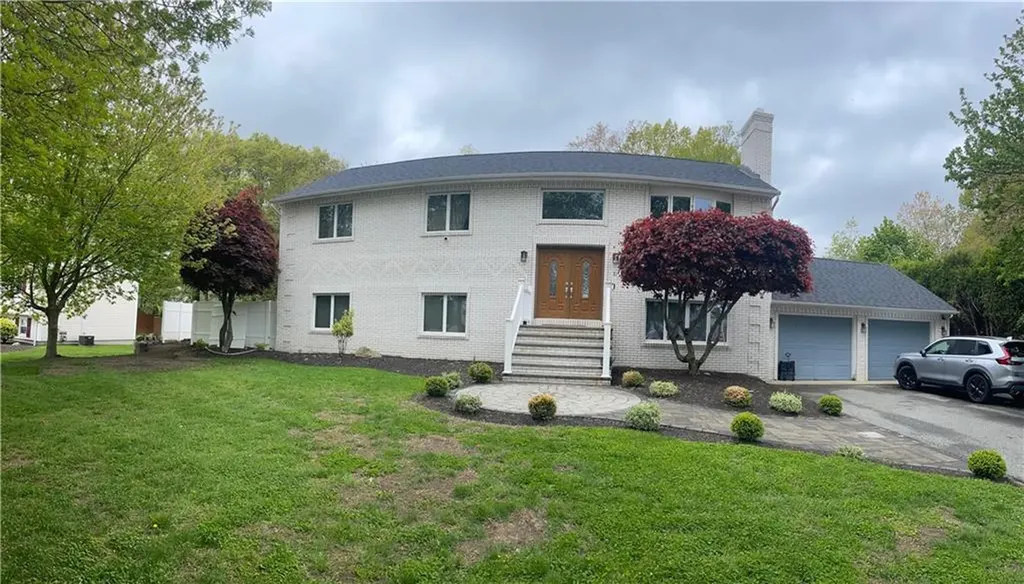 31 Wildflower Drive Cranston RI 02910