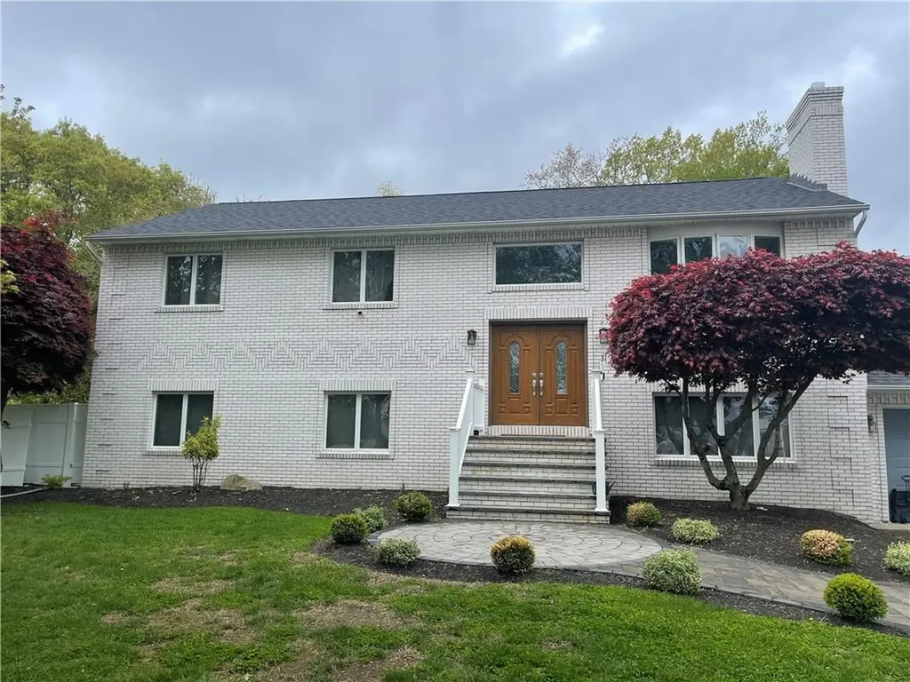 31 Wildflower Drive Cranston RI 02910