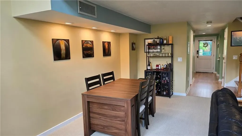 40 Web Avenue North Kingstown RI 02852