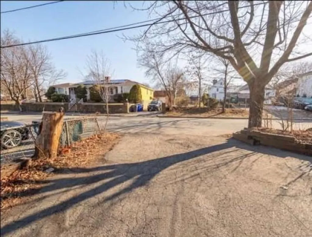 66 Ophelia Street Providence RI 02909
