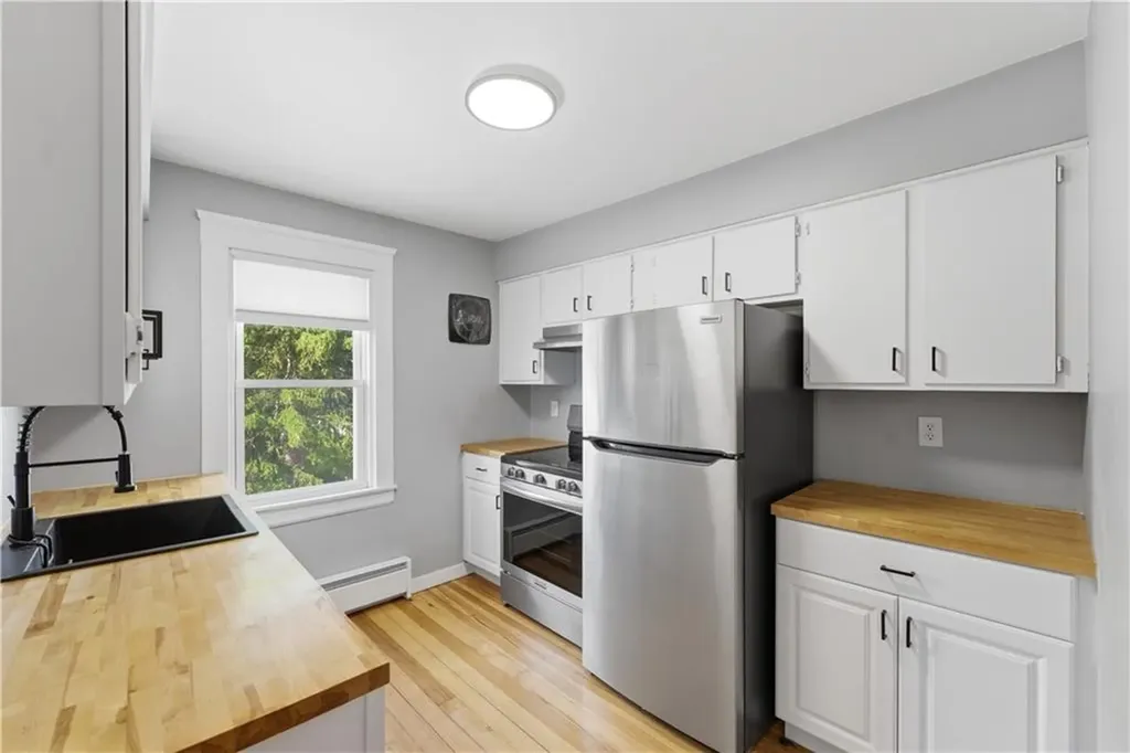 33 Laura Street East Providence RI 02914