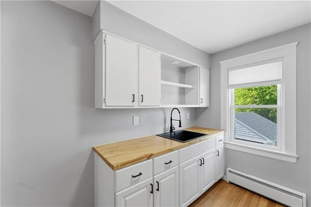 33 Laura Street East Providence RI 02914