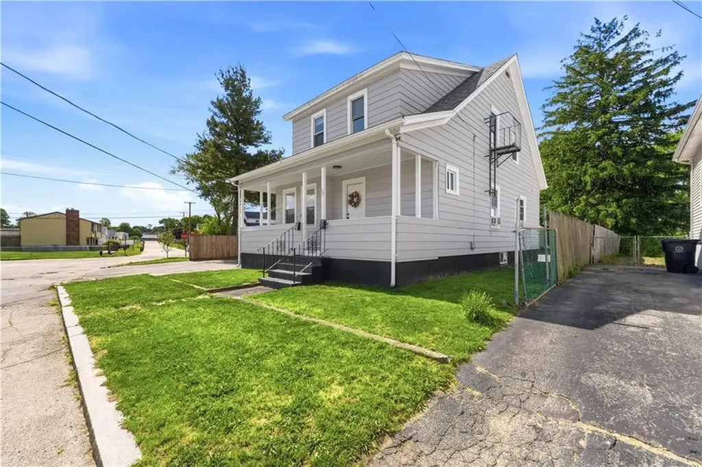 33 Laura Street East Providence RI 02914