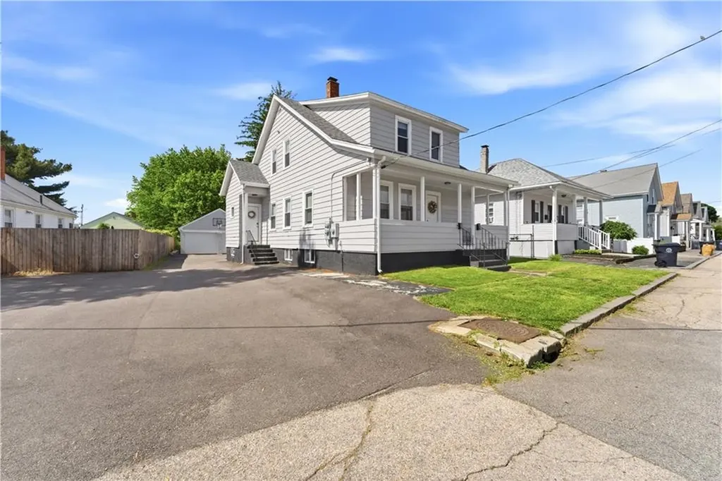 33 Laura Street East Providence RI 02914