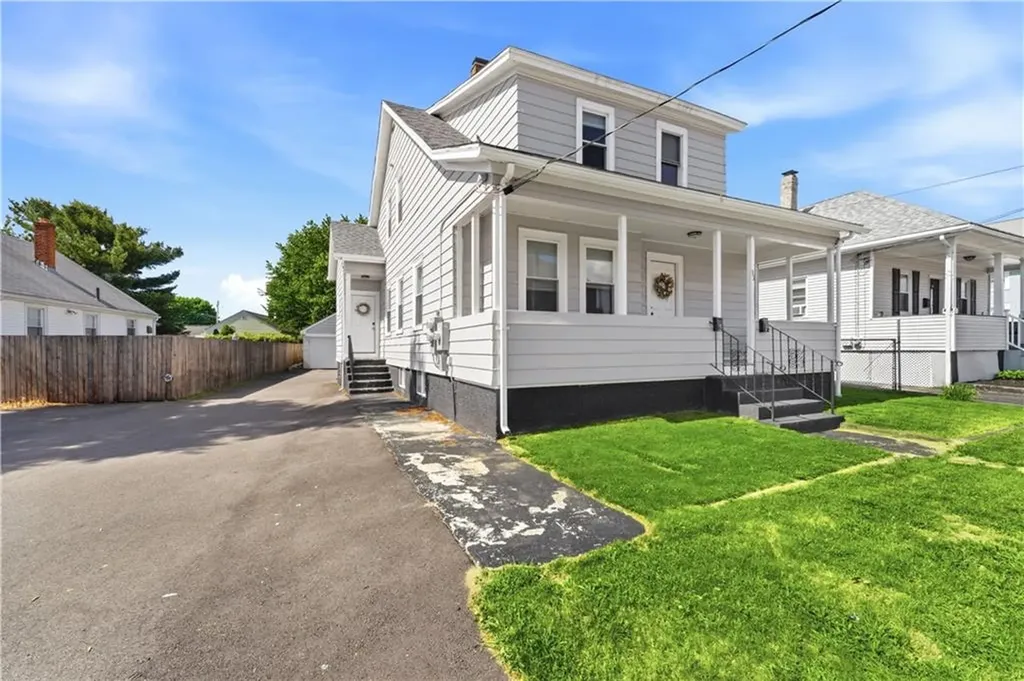 33 Laura Street East Providence RI 02914