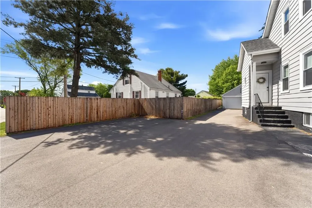 33 Laura Street East Providence RI 02914