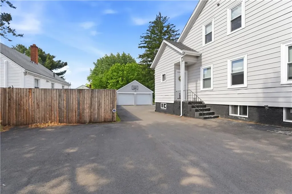 33 Laura Street East Providence RI 02914