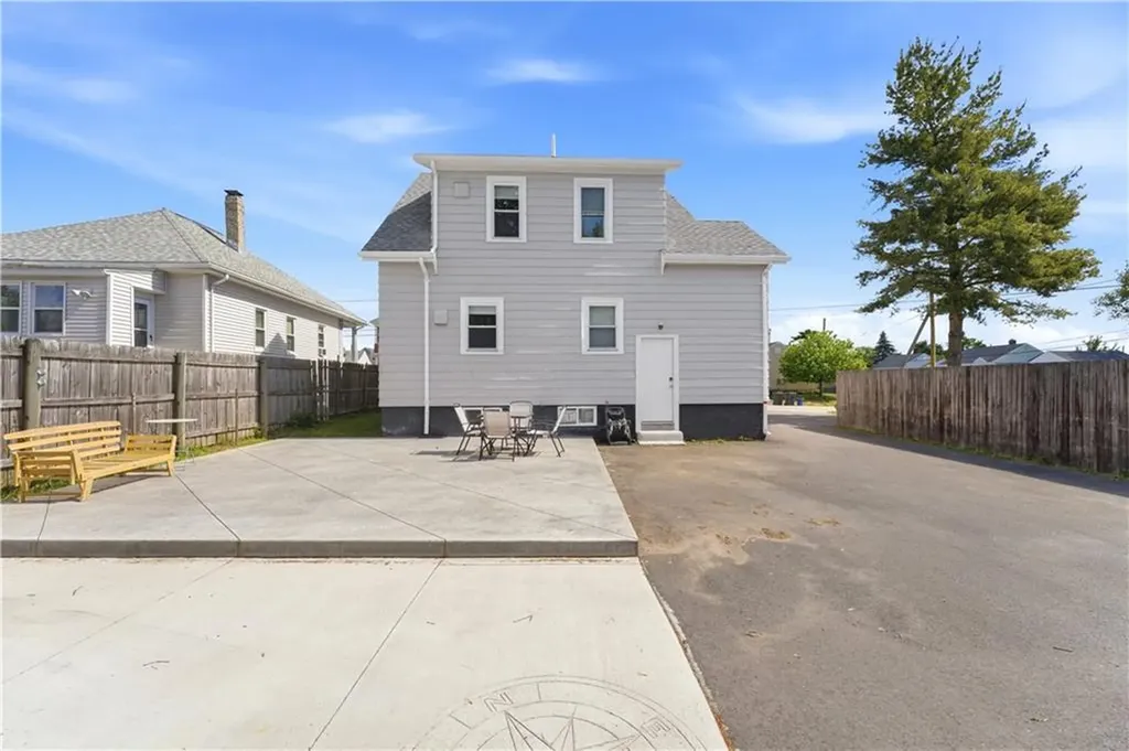 33 Laura Street East Providence RI 02914