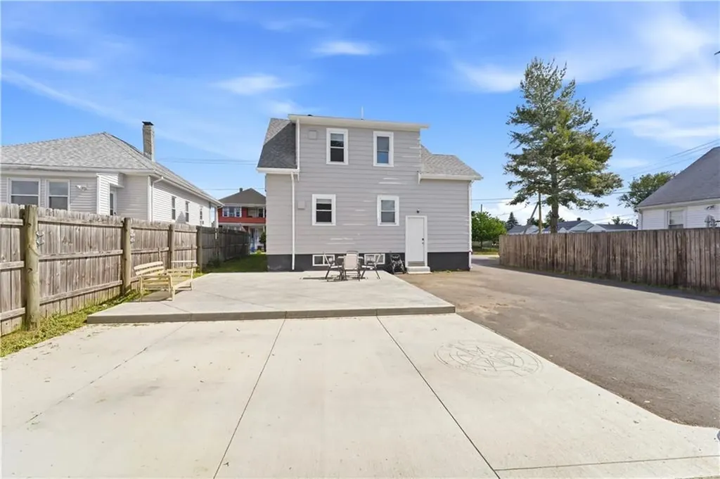 33 Laura Street East Providence RI 02914