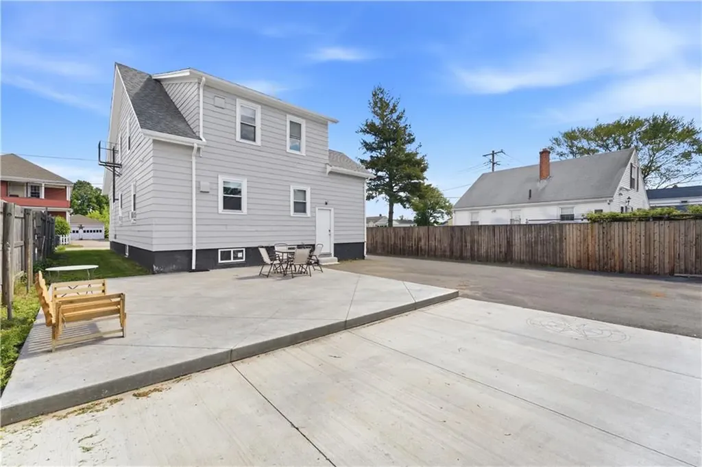 33 Laura Street East Providence RI 02914