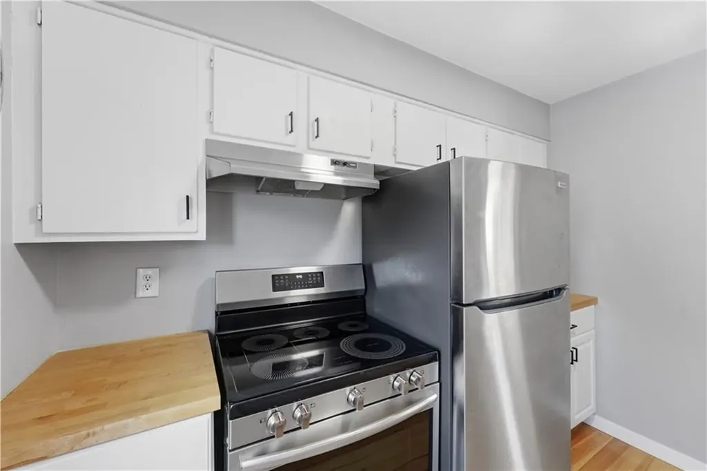 33 Laura Street East Providence RI 02914