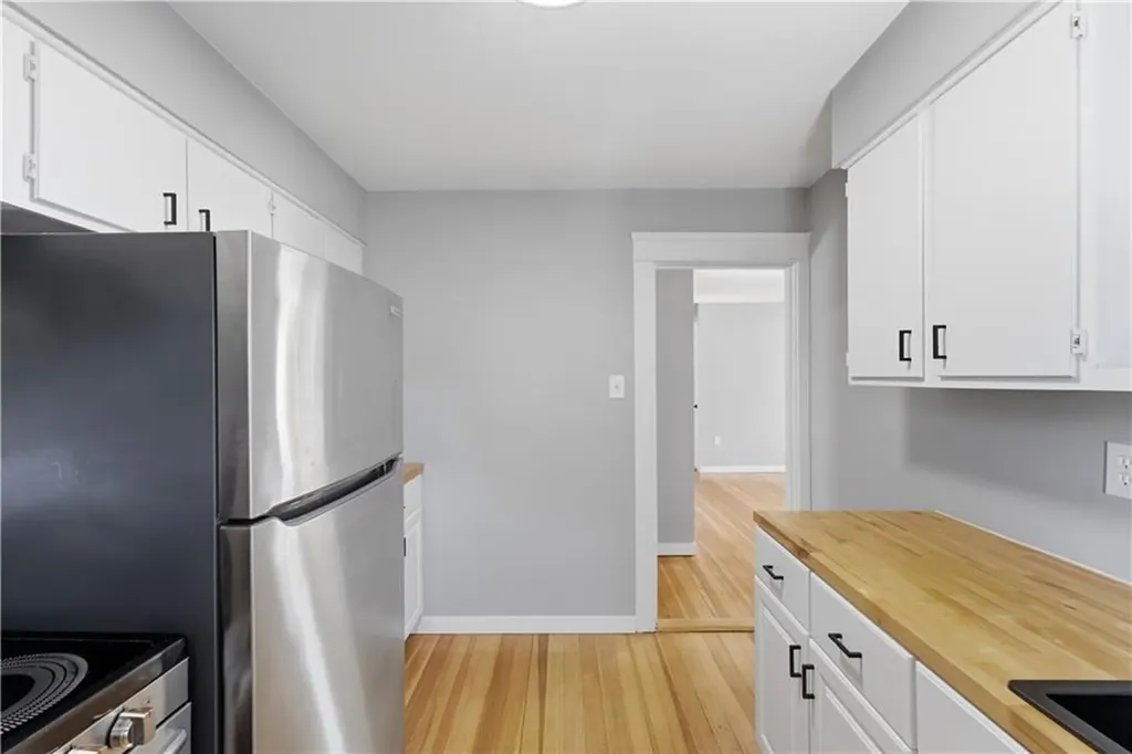 33 Laura Street East Providence RI 02914