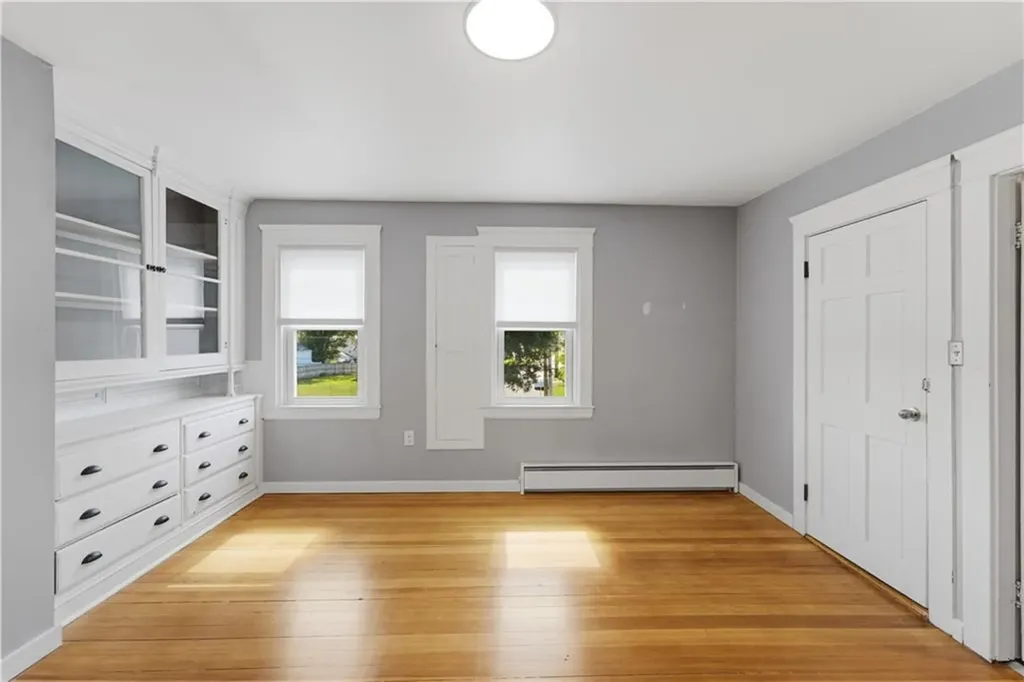 33 Laura Street East Providence RI 02914