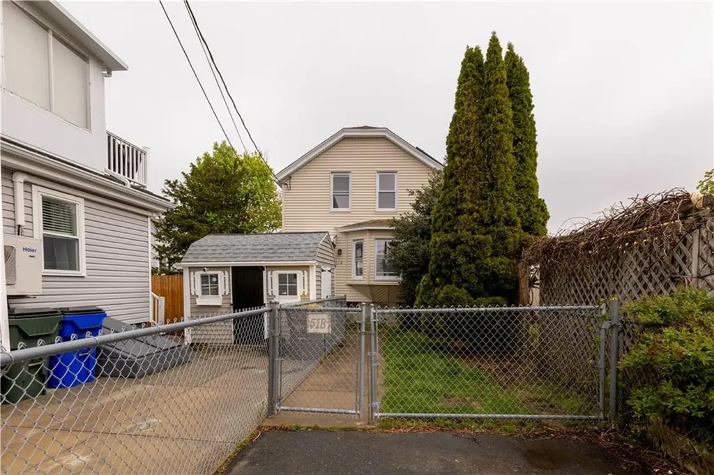 518 Snell Street Fall River MA 02721